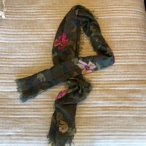 GAP camo scarf with pink, teal accents.